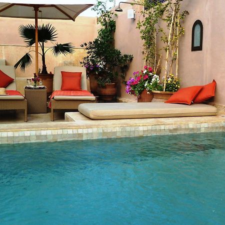 리아드 비바 호텔 마라케시 외부 사진 A swimming pool in Morocco