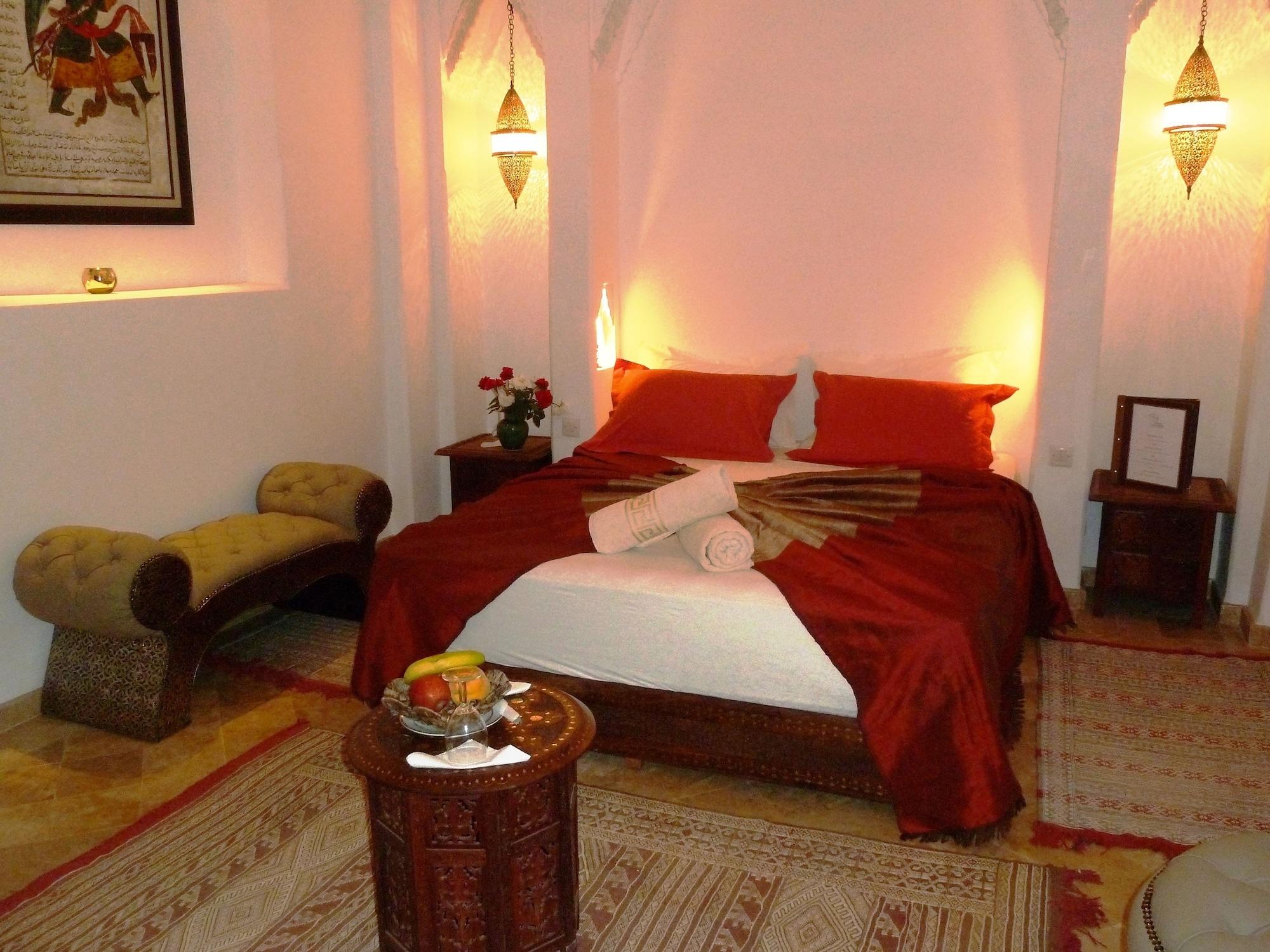 리아드 비바 호텔 마라케시 외부 사진 A bedroom in a Moroccan riad