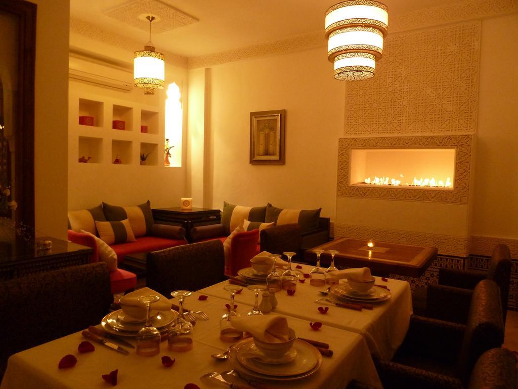 리아드 비바 호텔 마라케시 외부 사진 A Moroccan dining room