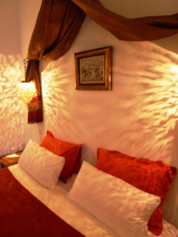 리아드 비바 호텔 마라케시 외부 사진 A Moroccan lamp