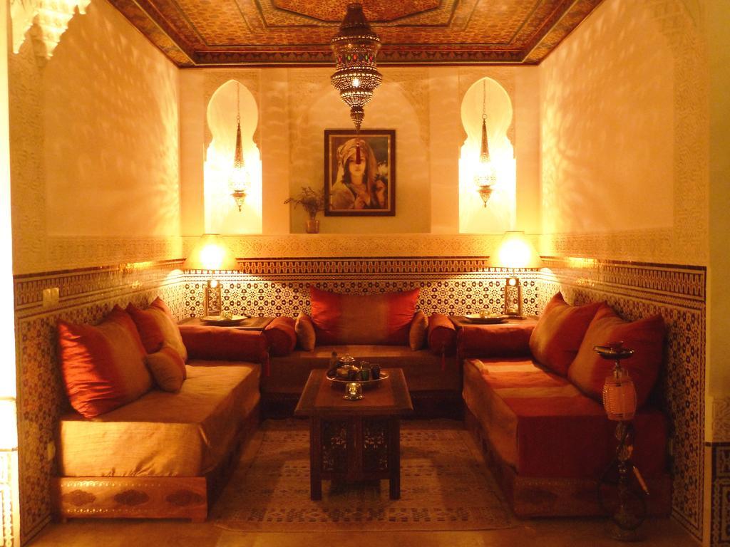 리아드 비바 호텔 마라케시 외부 사진 A Moroccan living room