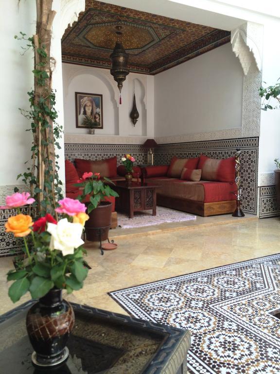 리아드 비바 호텔 마라케시 외부 사진 A Moroccan salon