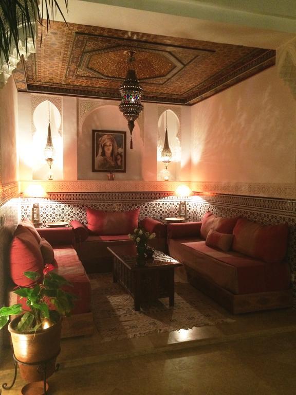 리아드 비바 호텔 마라케시 외부 사진 A Moroccan living room