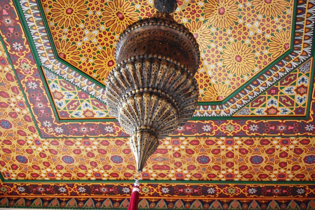 리아드 비바 호텔 마라케시 외부 사진 Ceiling of the mosque