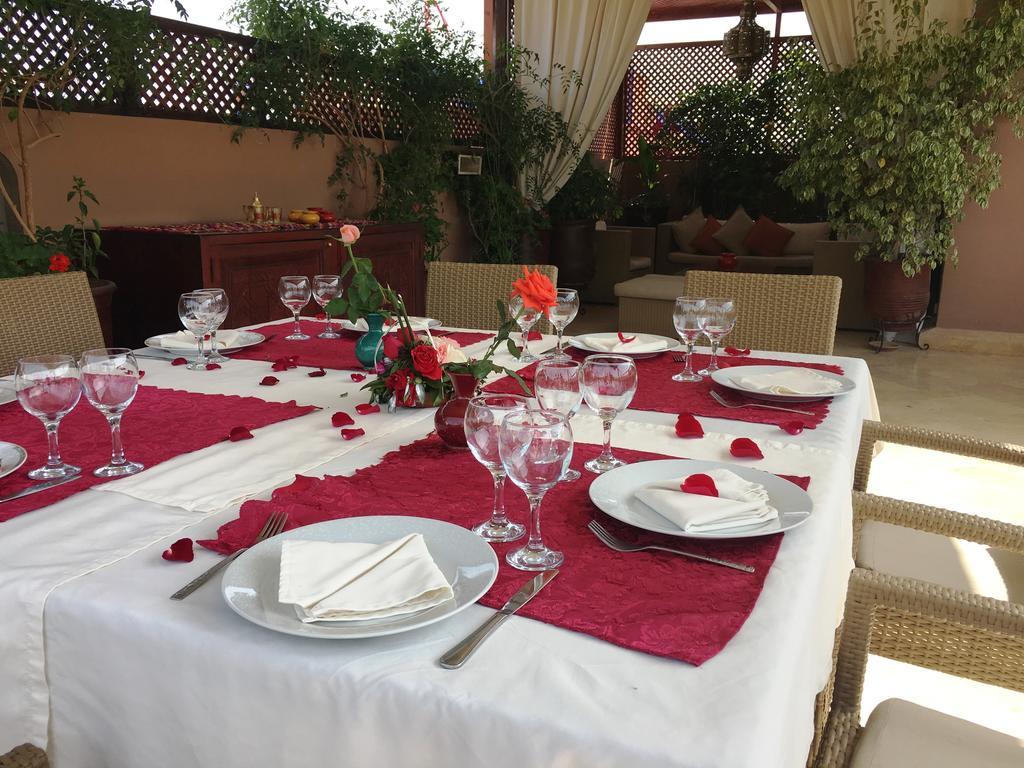 리아드 비바 호텔 마라케시 외부 사진 A table set for a meal