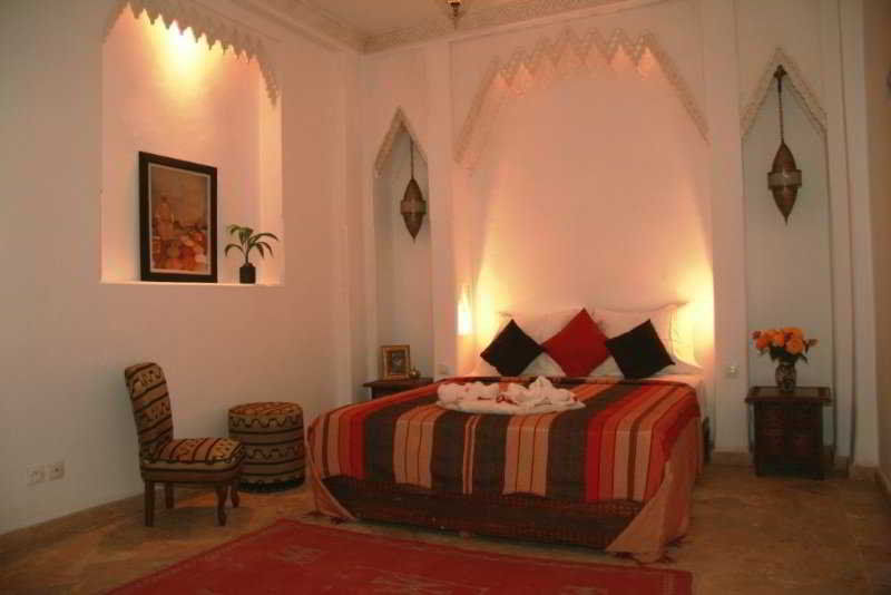 리아드 비바 호텔 마라케시 외부 사진 A bedroom in a Moroccan riad